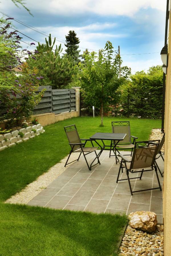Townhouse On Budapest Border ブダエルシュ エクステリア 写真